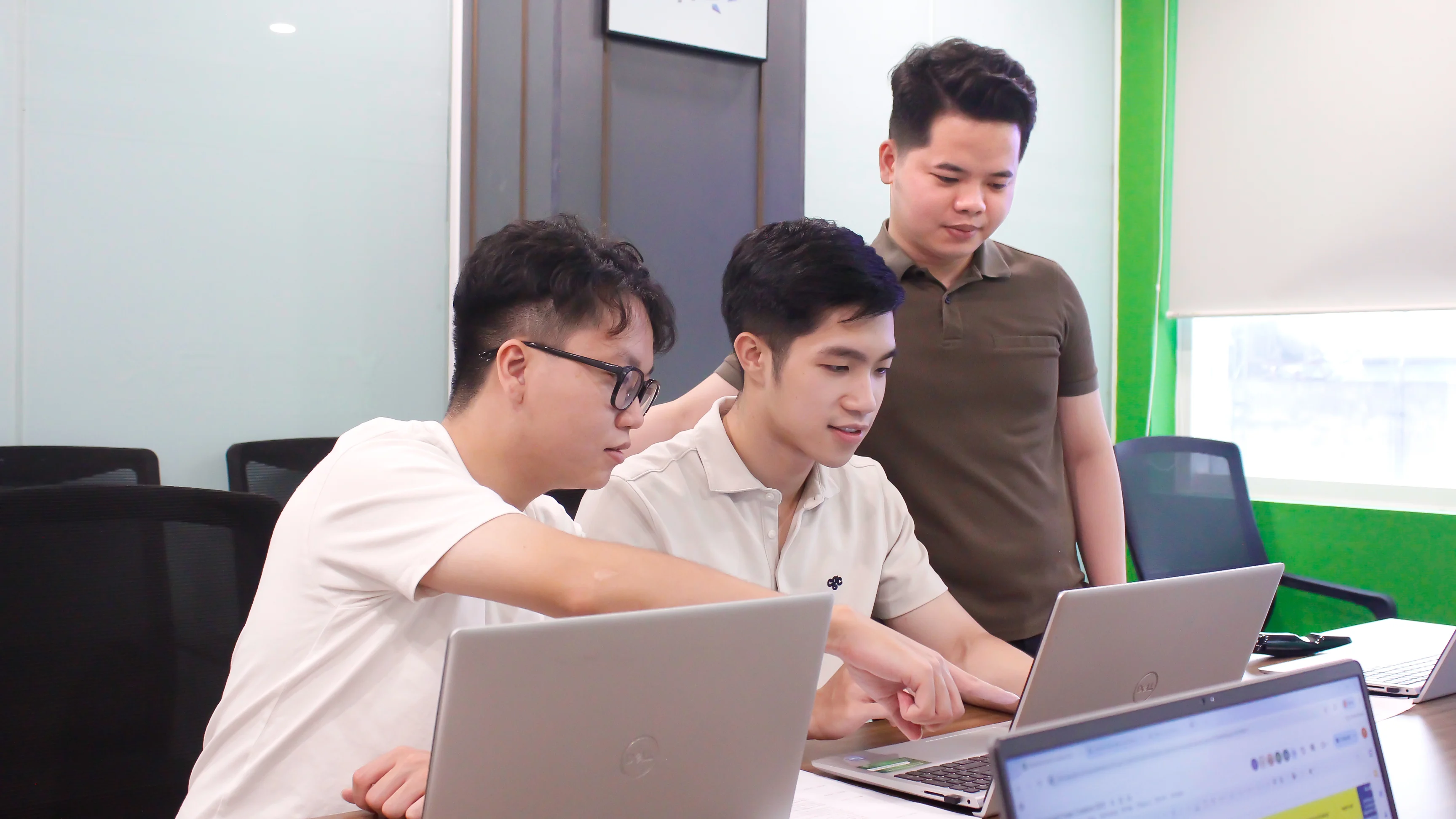 Team collaboration in office